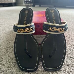 Tory Burch Jessa thong navy, green & gold  Sandal size 9